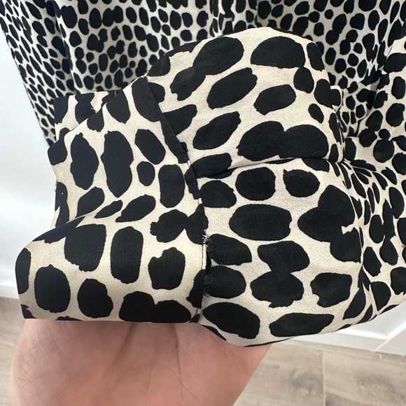 00 J.Crew Collection sheer Dalmatian print 100% silk blouse with tie neck - Picture 4 of 6